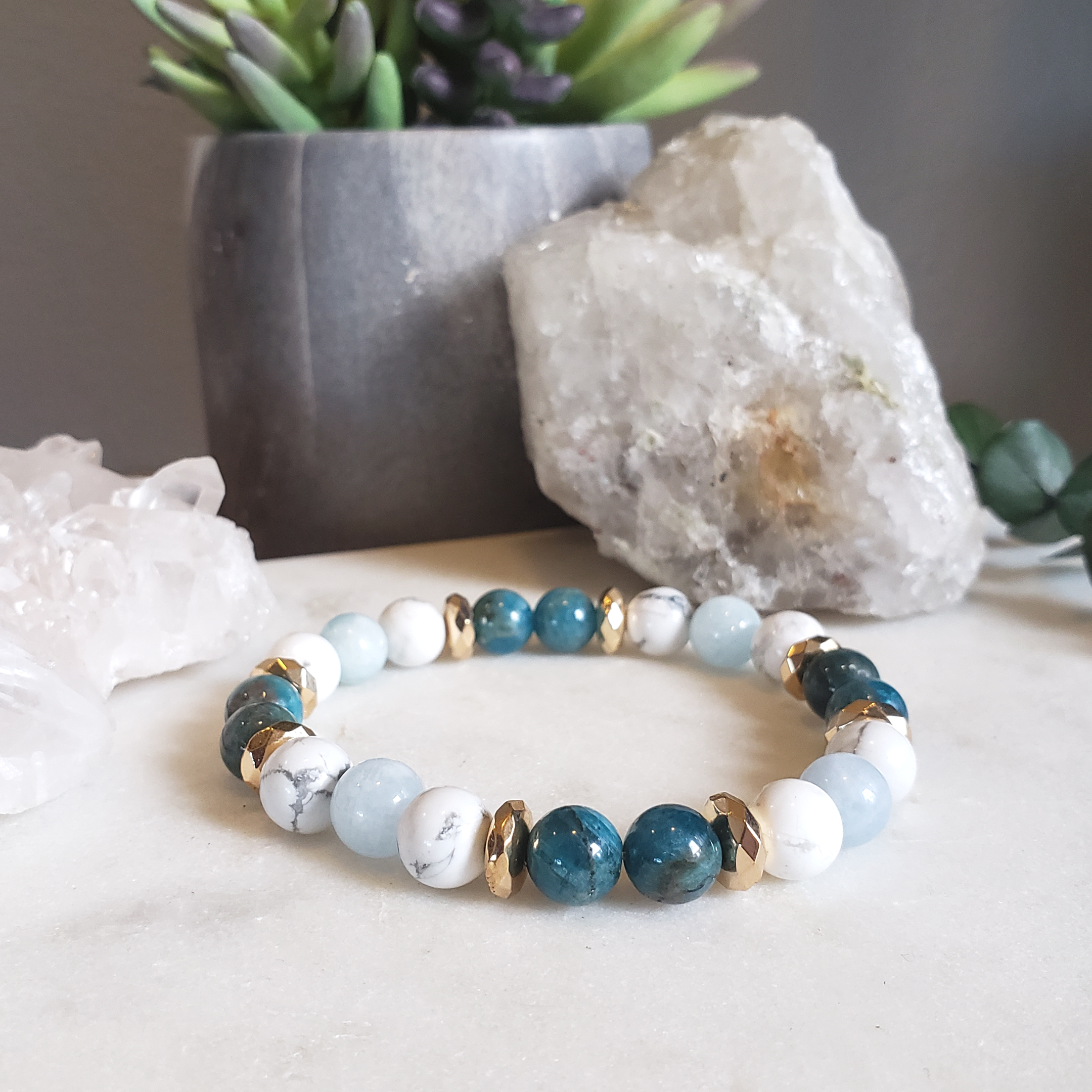 Apatite, aquamarine and howlite bracelet